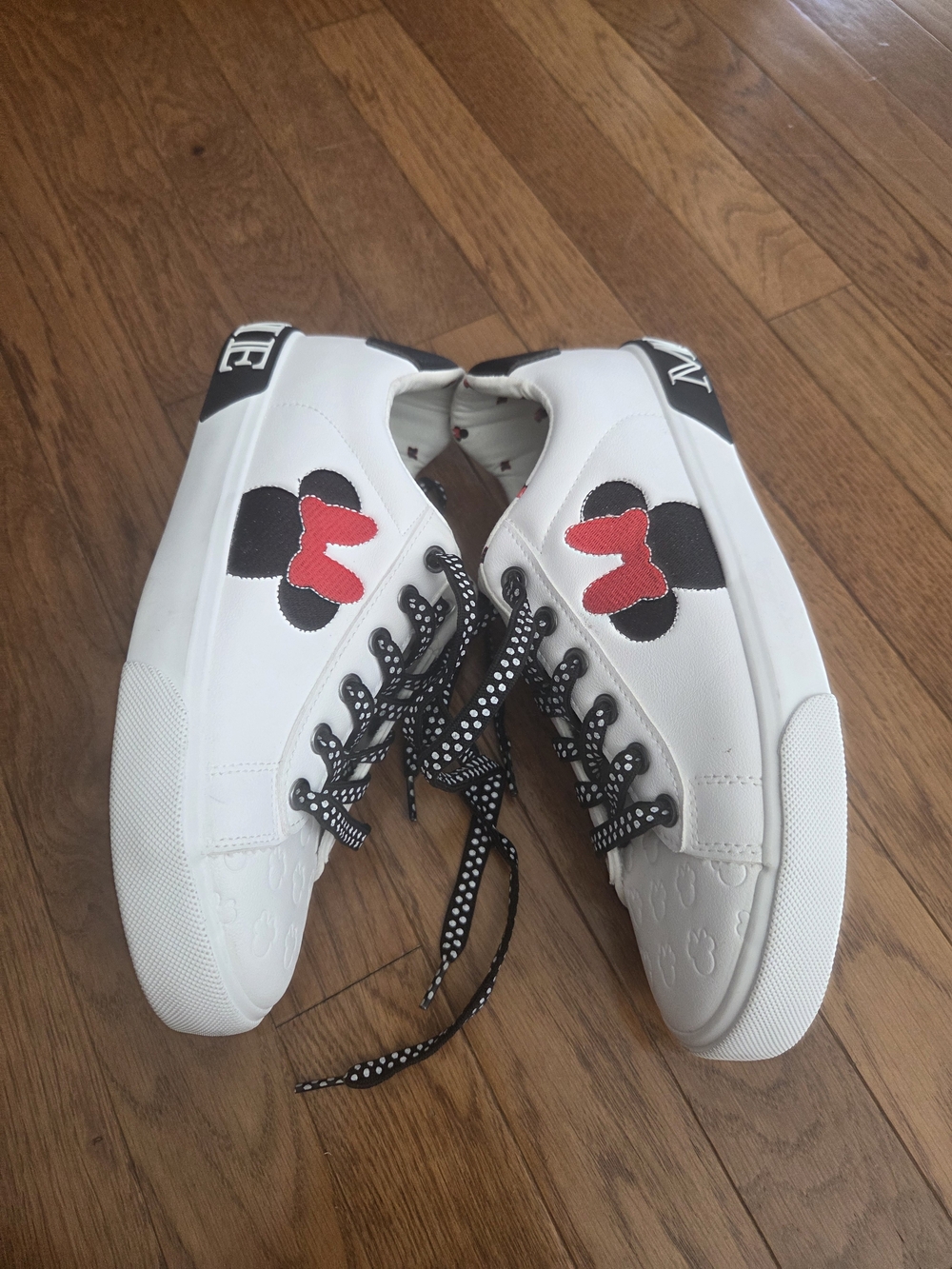 MINNIE  MOUSEWhite Sneakers with Black Polka Laces & Red Minnie Bow Accent